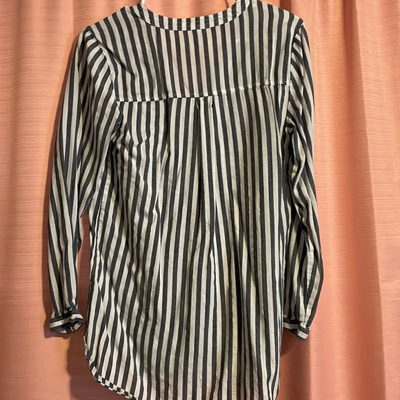 ⭐️ 4 for $10 Striped long sleeve top - Picture 5 of 5